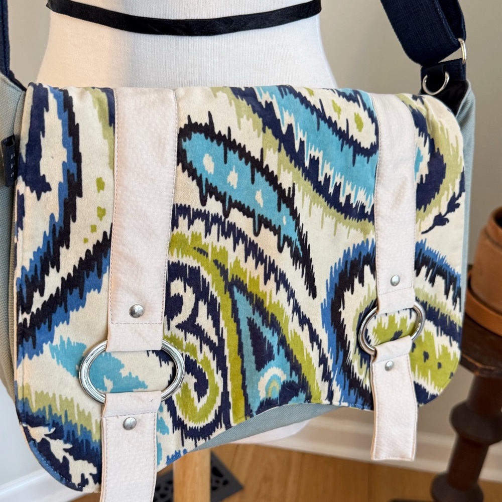1154 Lill Studio Ikat Crossbody Messenger Bag
